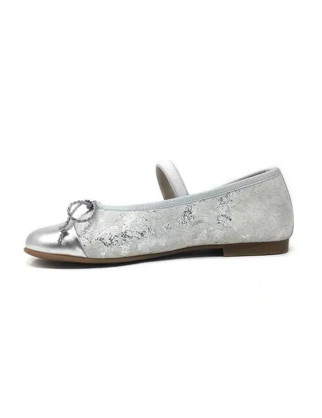 bailarina con pulsera plata