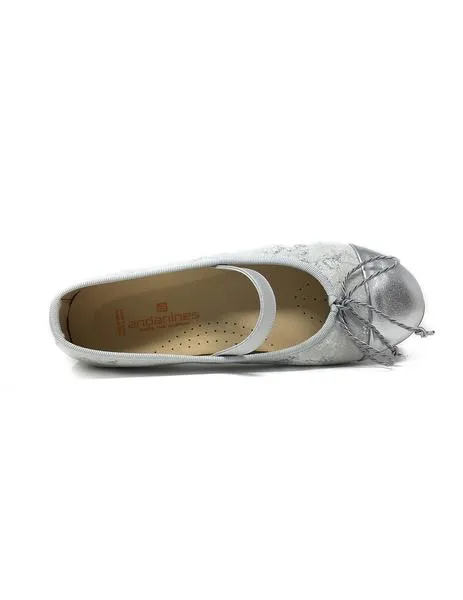 bailarina con pulsera plata