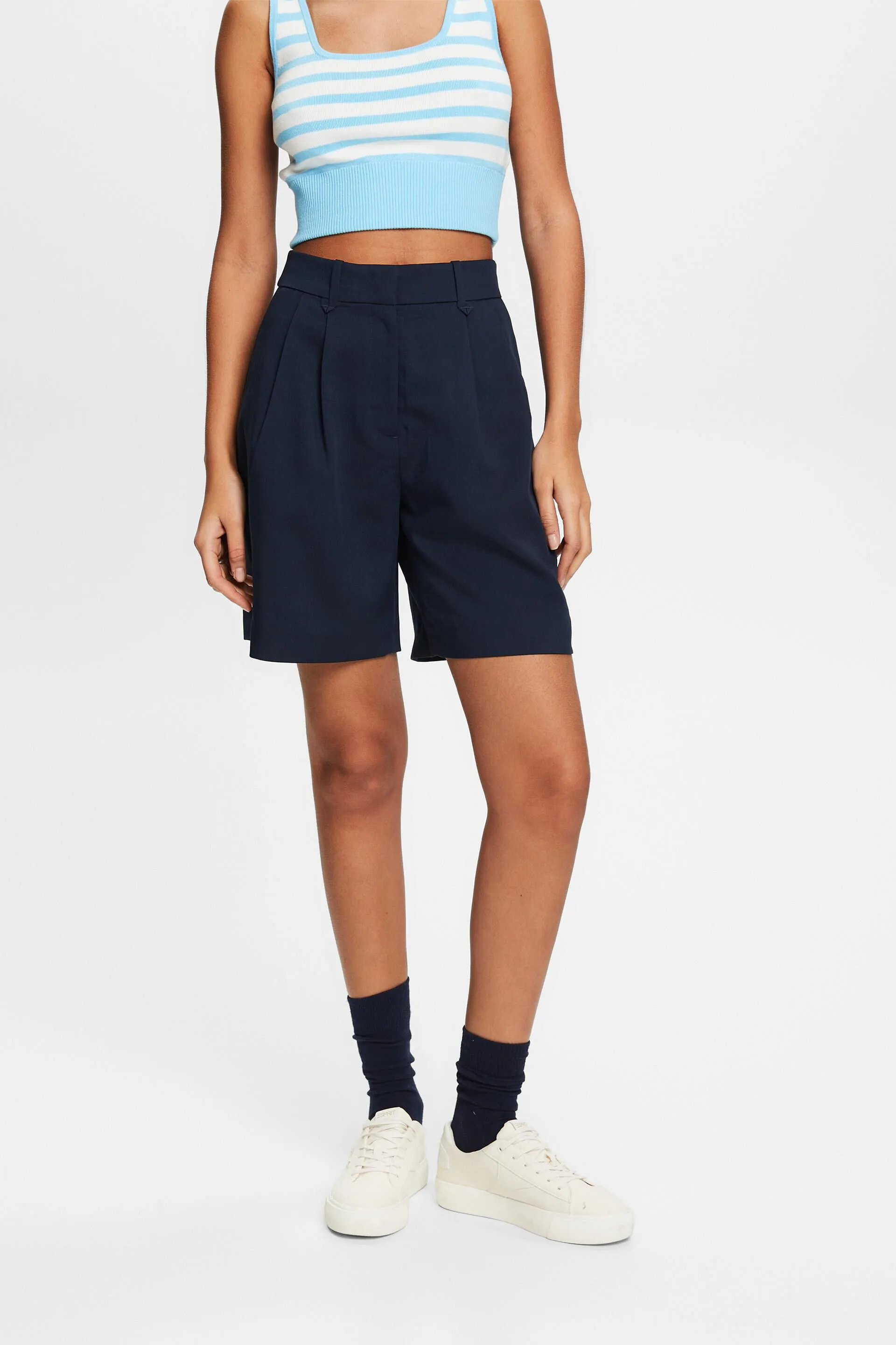 Bermudas con diseño plisado
