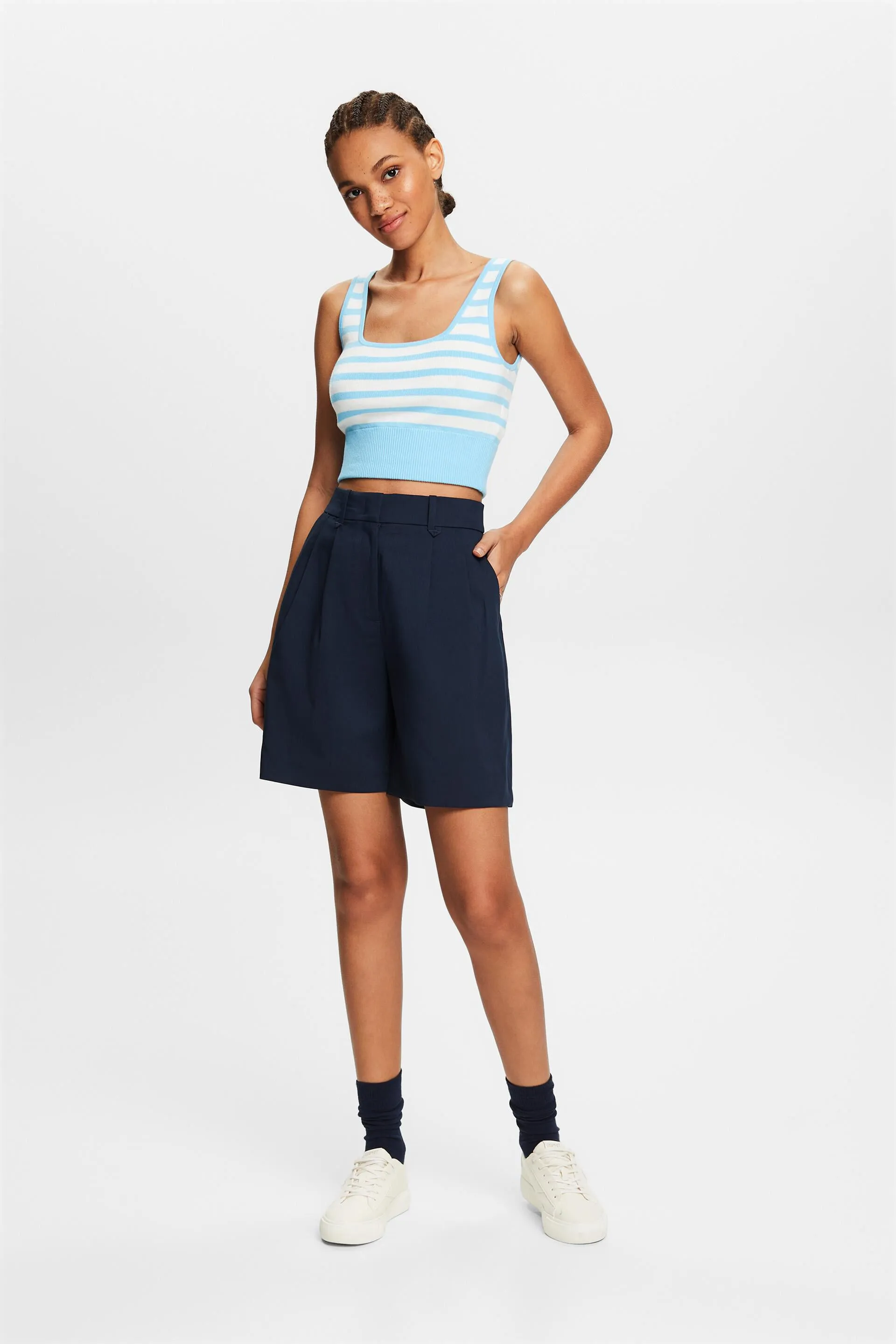 Bermudas con diseño plisado
