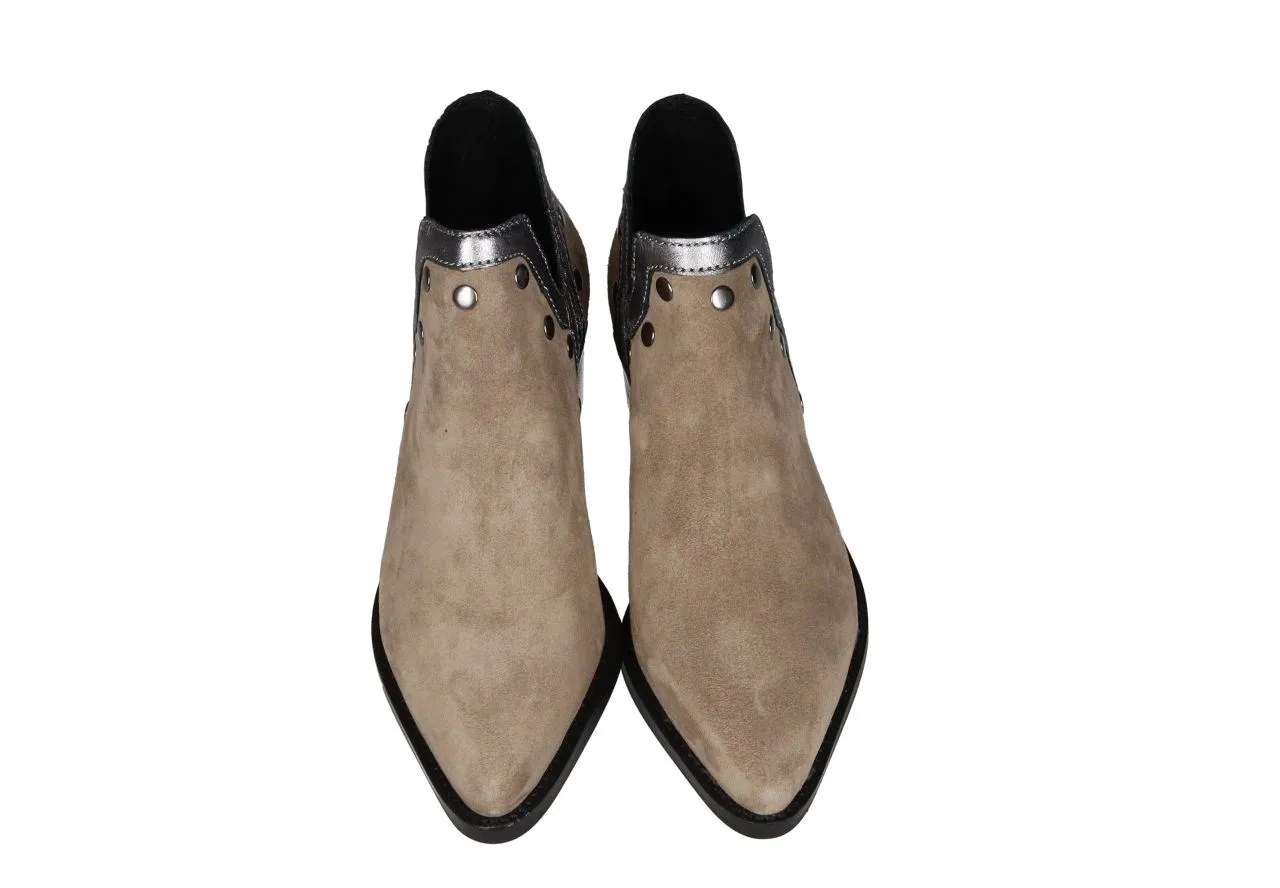 Botin Ante Taupe Aberturas Laterales Tachas