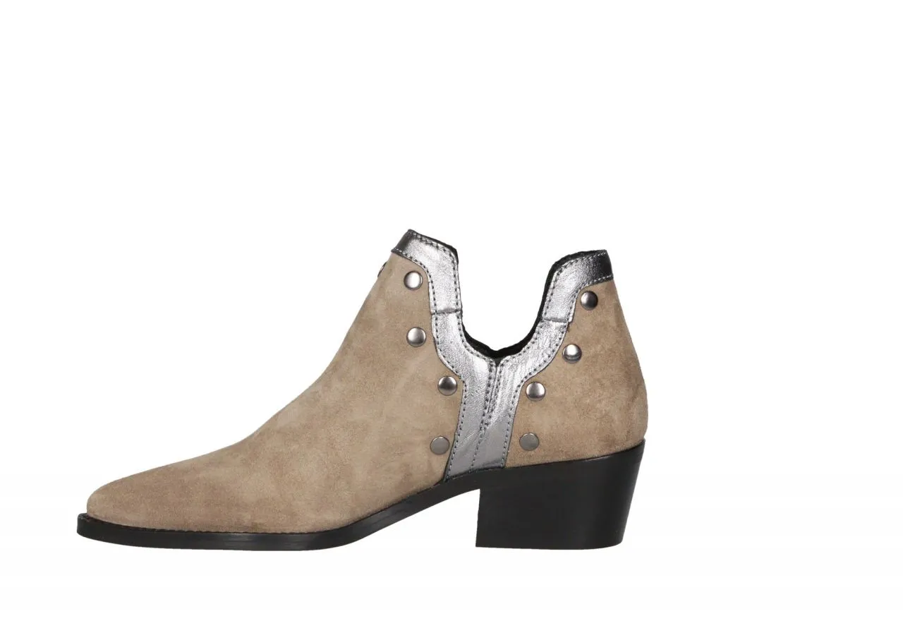 Botin Ante Taupe Aberturas Laterales Tachas