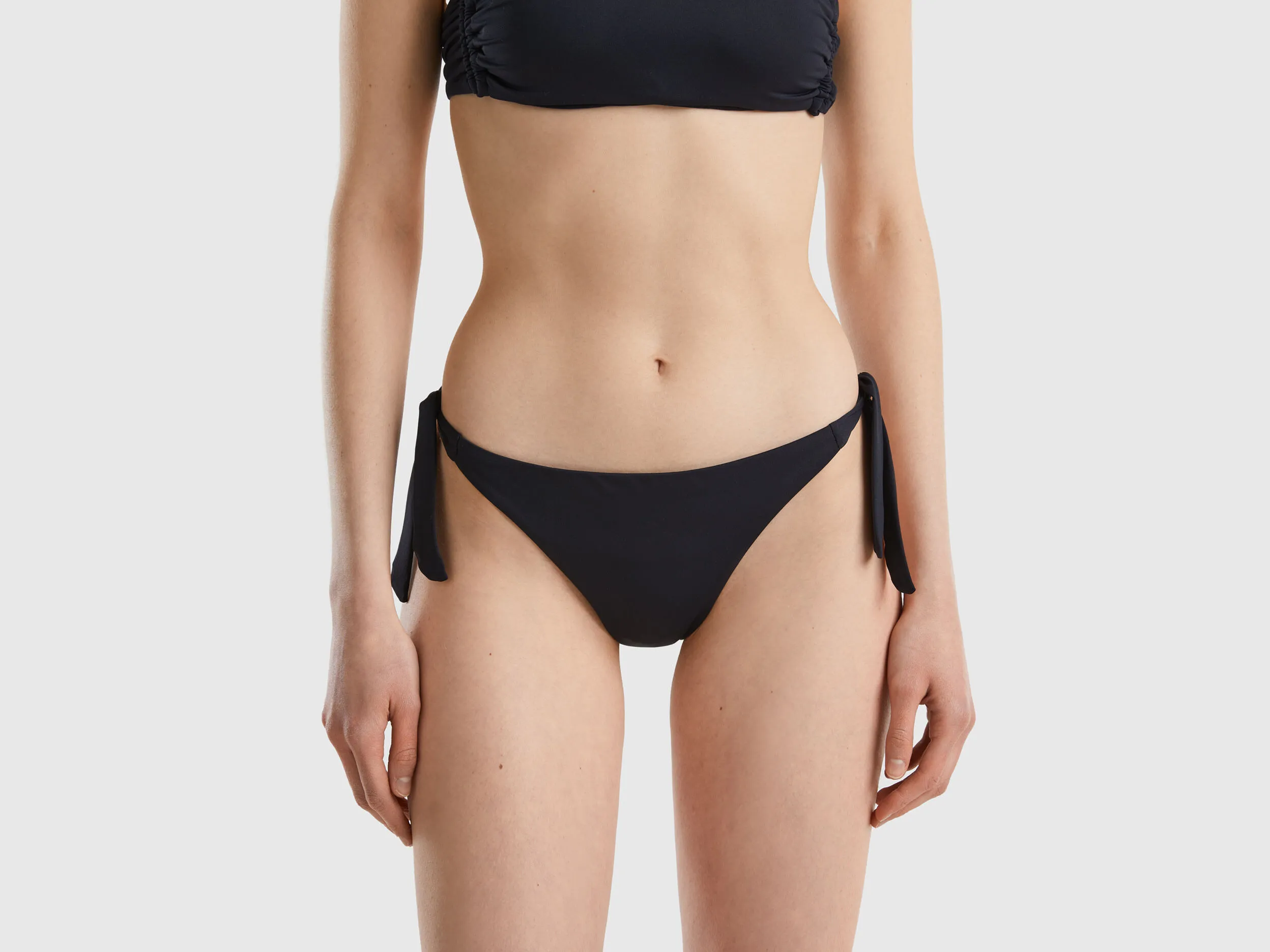 Braguita de bikini de ECONYL® con lazos