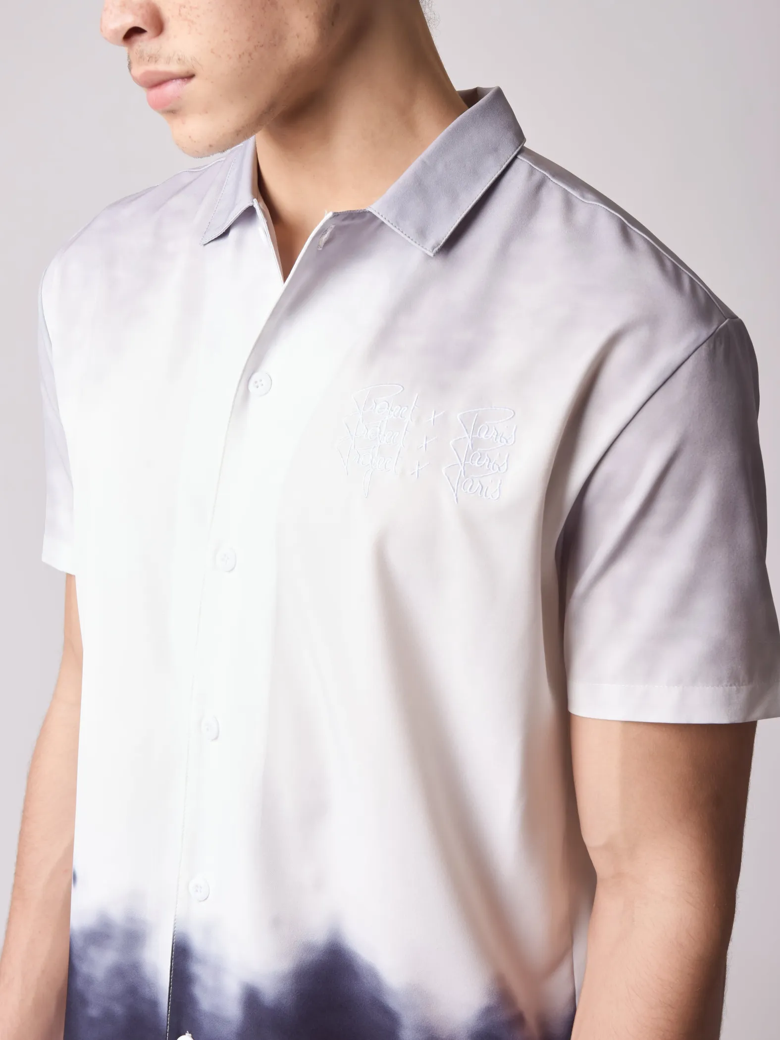 Camisa con triple logotipo