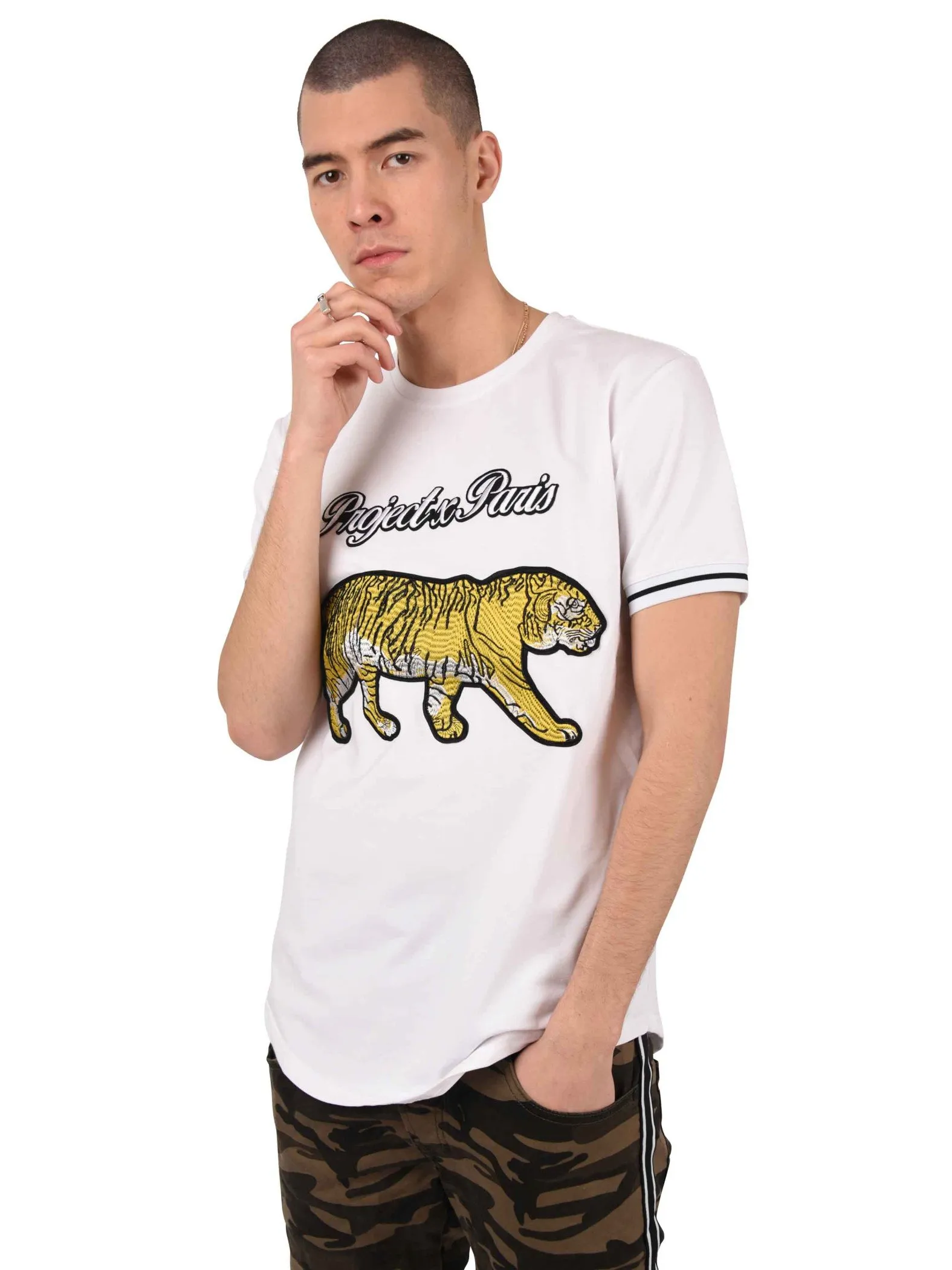 Camiseta con parche de tigre