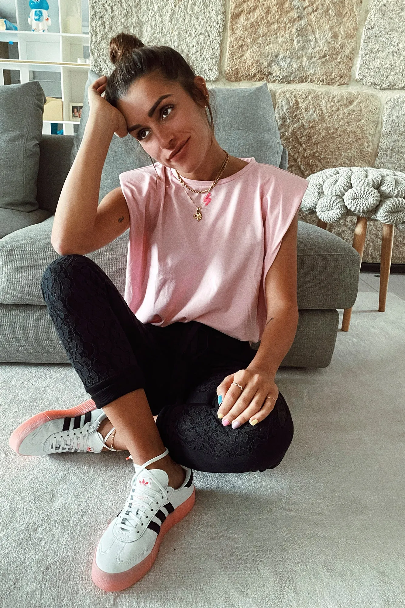 Camiseta rosa hombreras