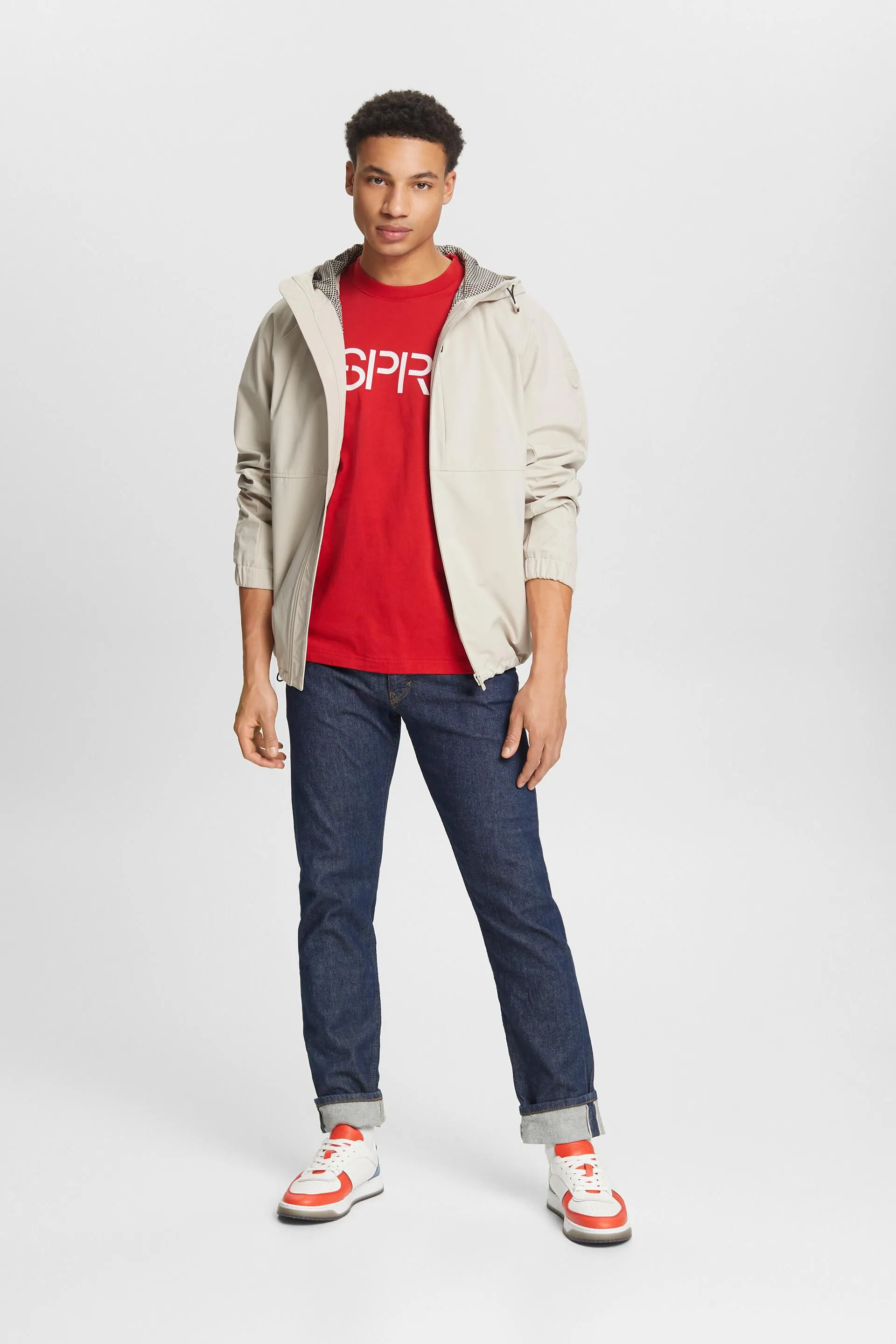 Cazadora softshell con capucha