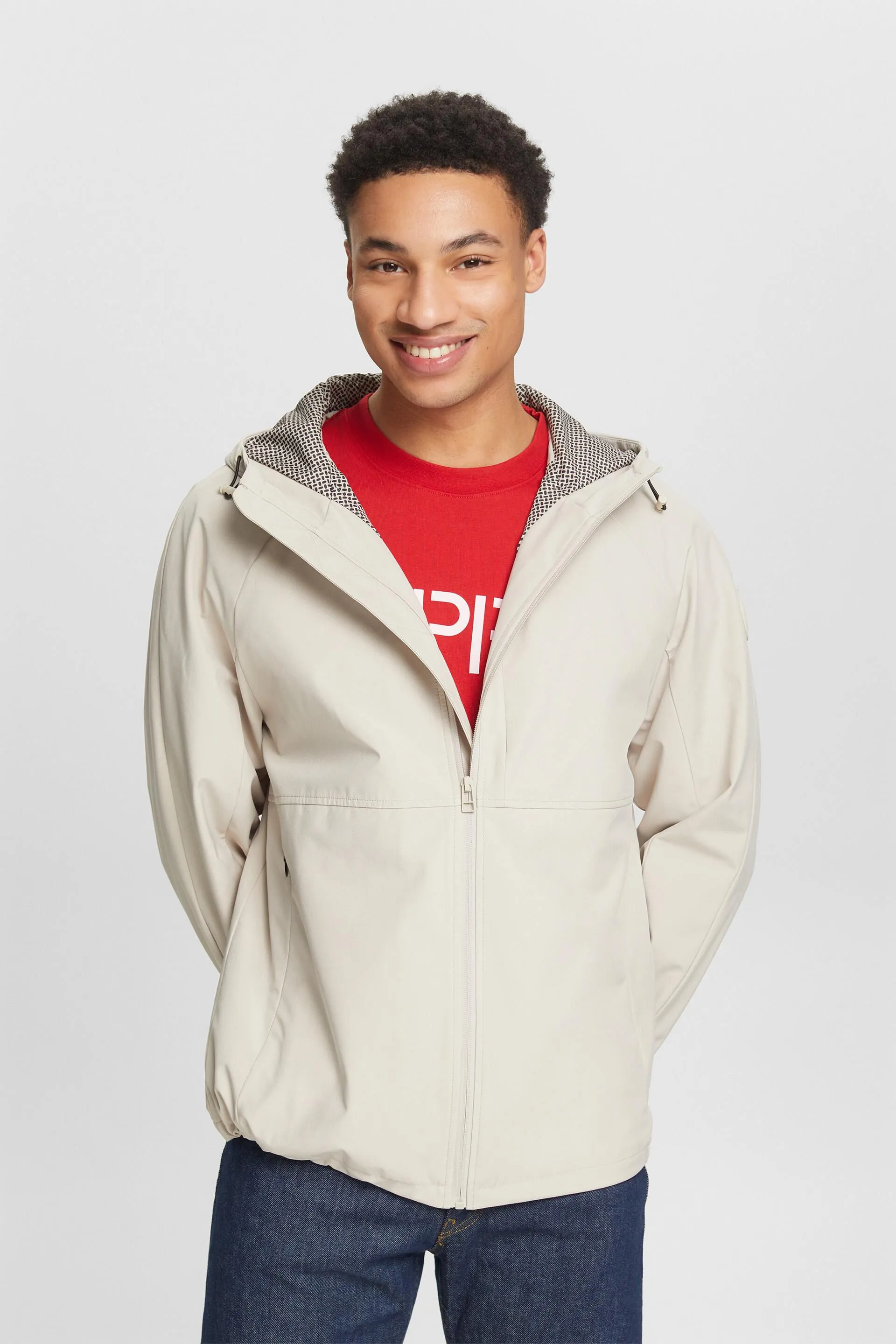 Cazadora softshell con capucha