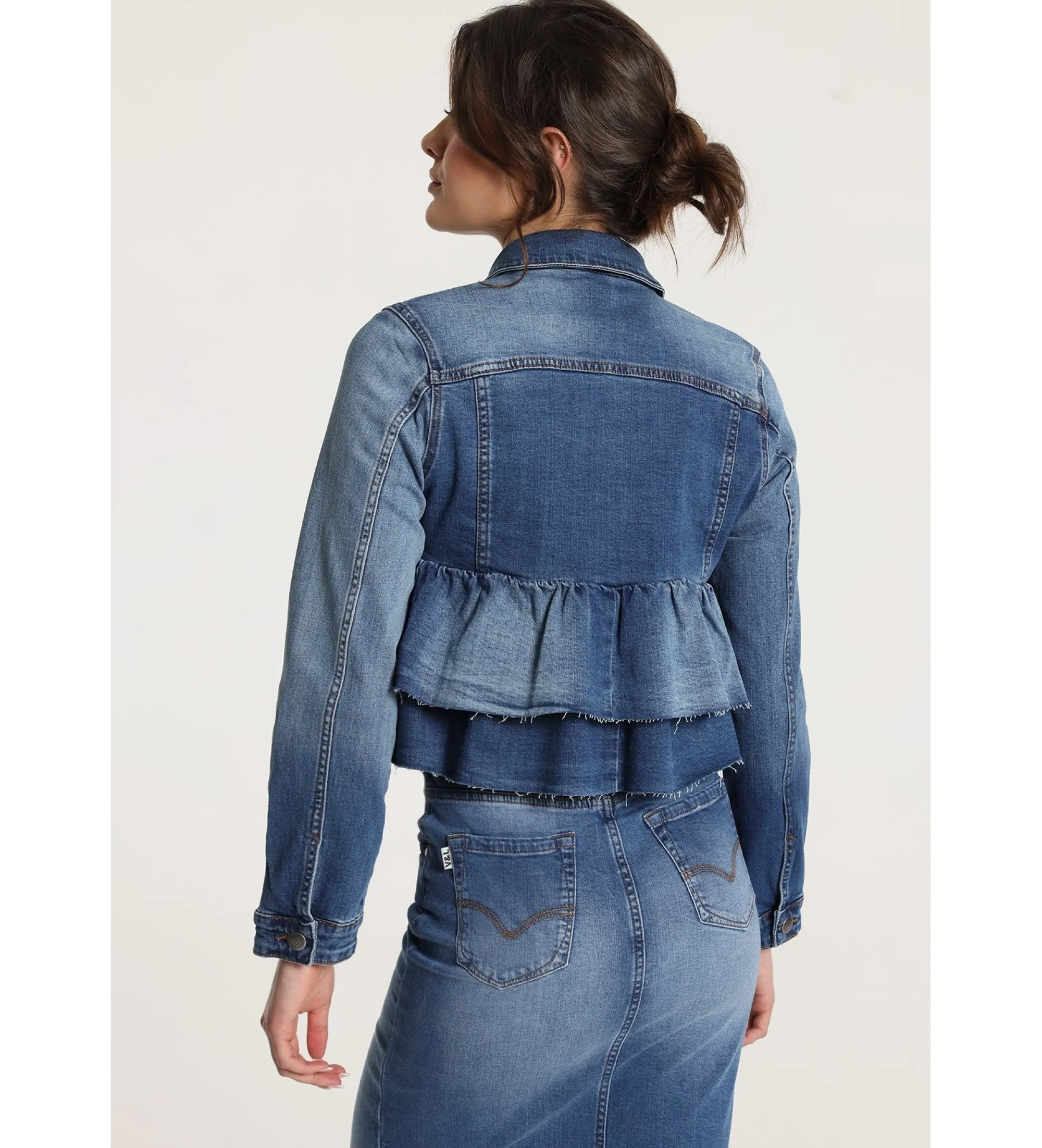 Cazadora tejana con volantes azul