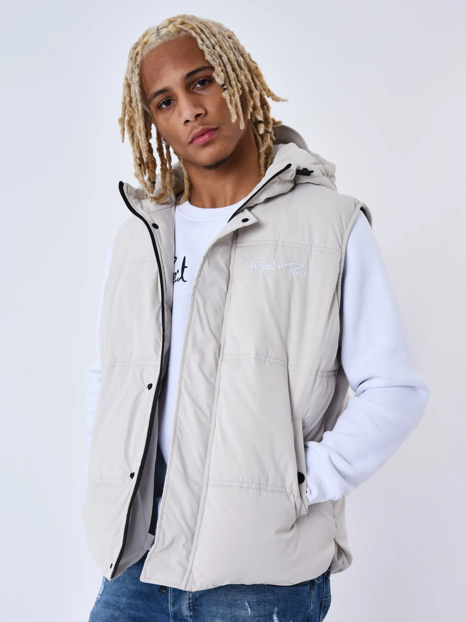 Chaqueta acolchada sin mangas con capucha