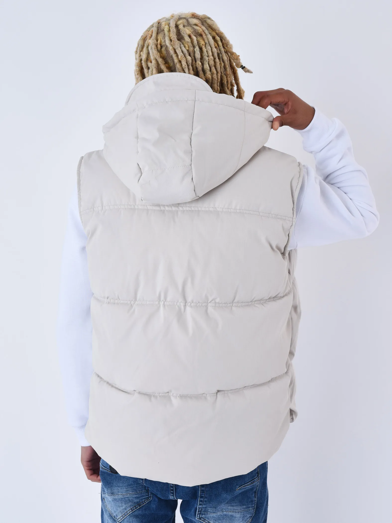 Chaqueta acolchada sin mangas con capucha