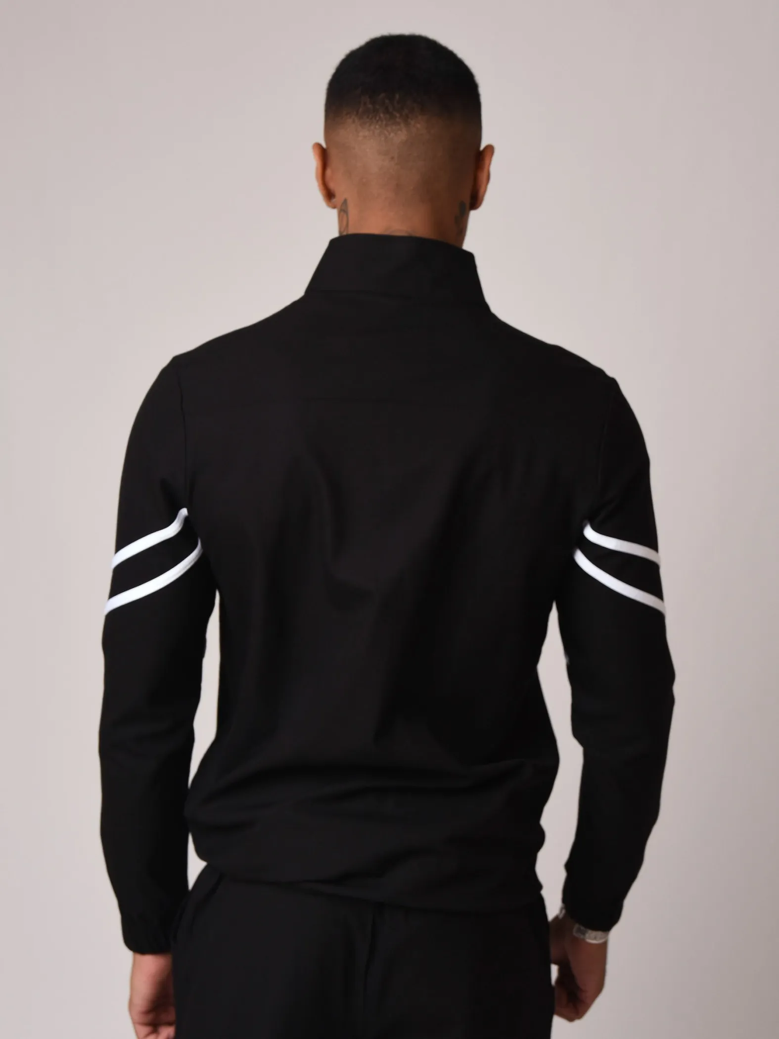 Chaqueta con doble raya en las mangas