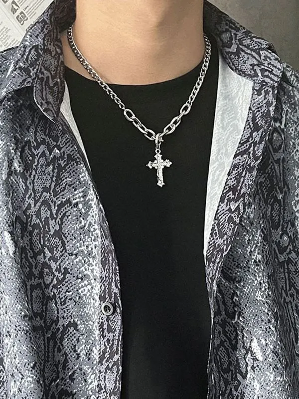 Collar de cadena con colgante de cruz de diamantes de imitación para hombre