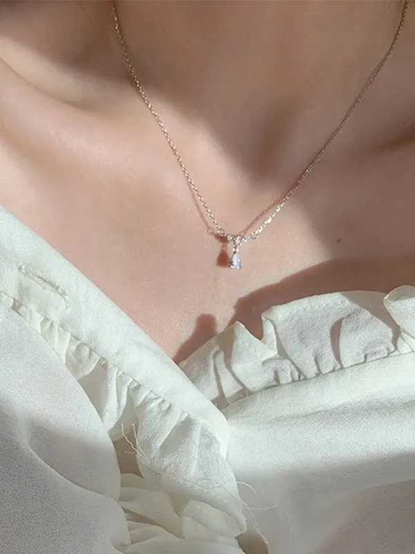 Collar de plata con decoración de gotas de diamantes de imitación