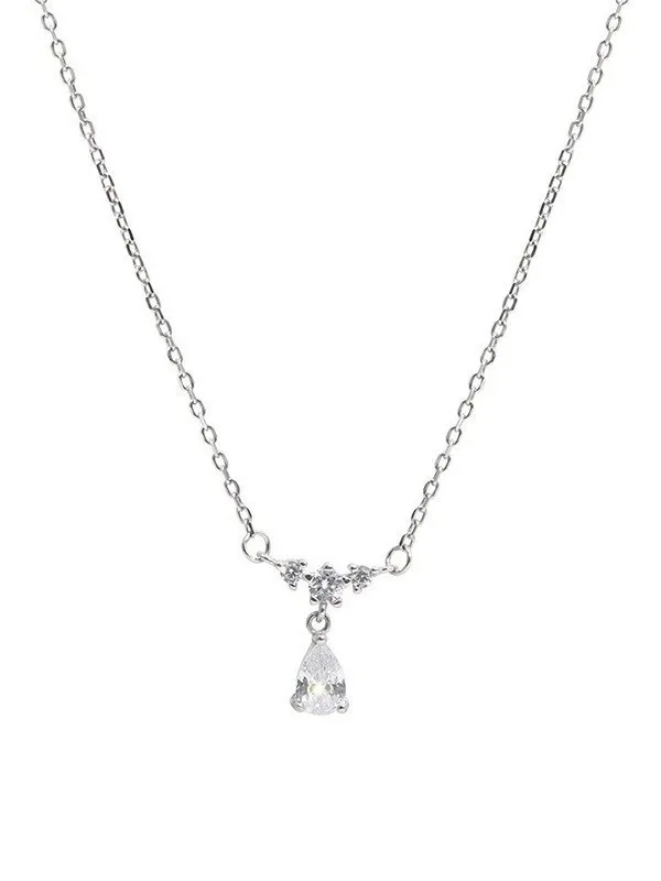 Collar de plata con decoración de gotas de diamantes de imitación