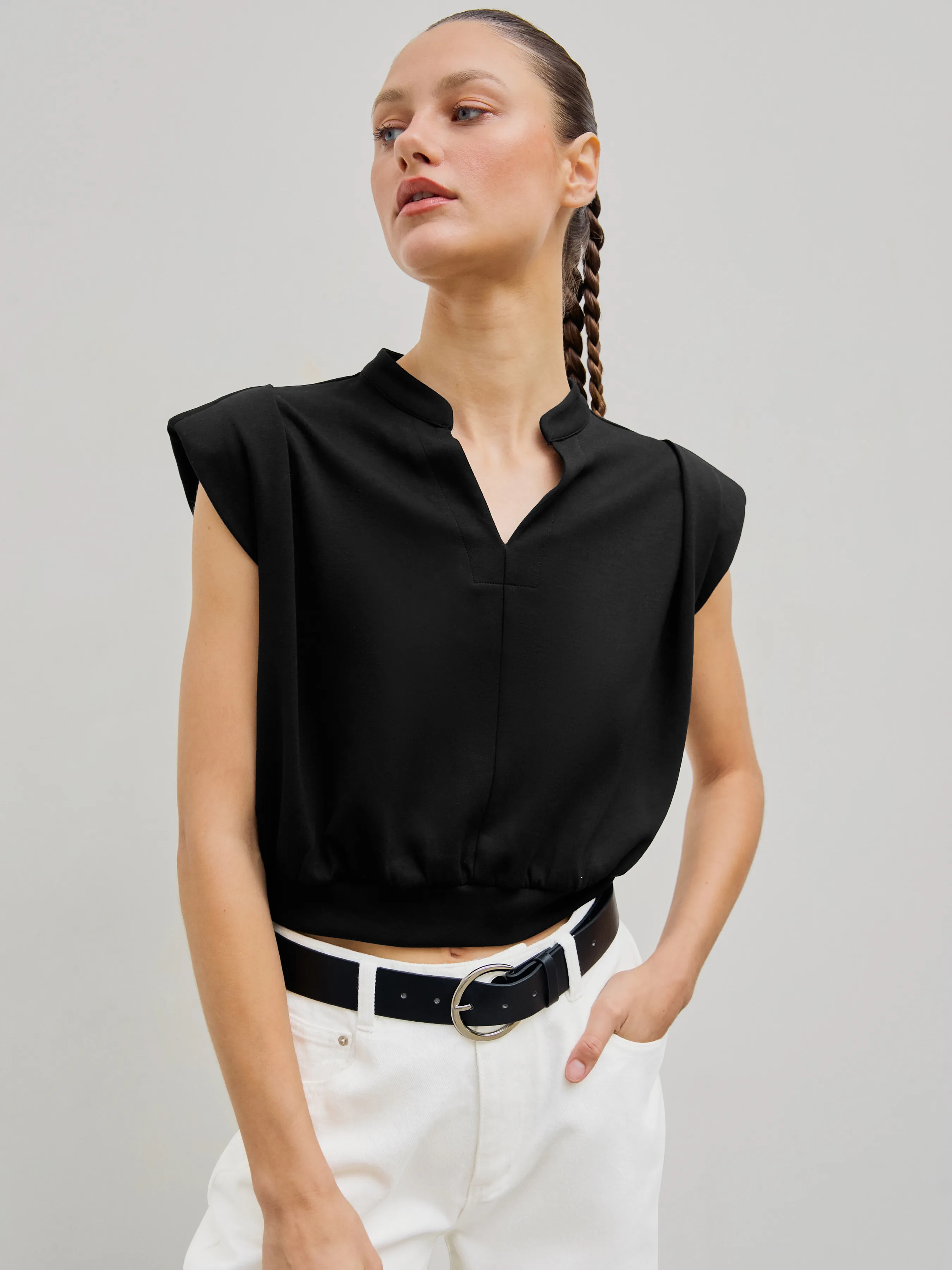 Crop Top Plisado de Cuello en V Sólido