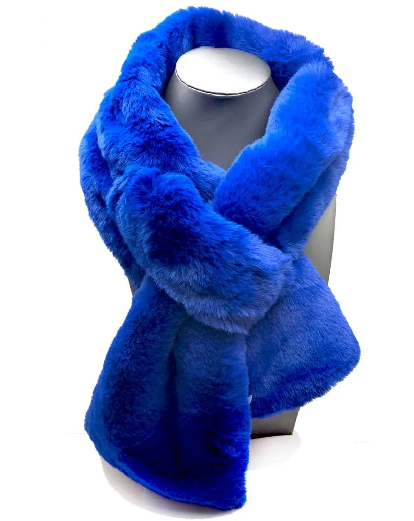 CUELLOS AZULONES DE PELO SINTETICO PARA LOS DIAS DE FRIO