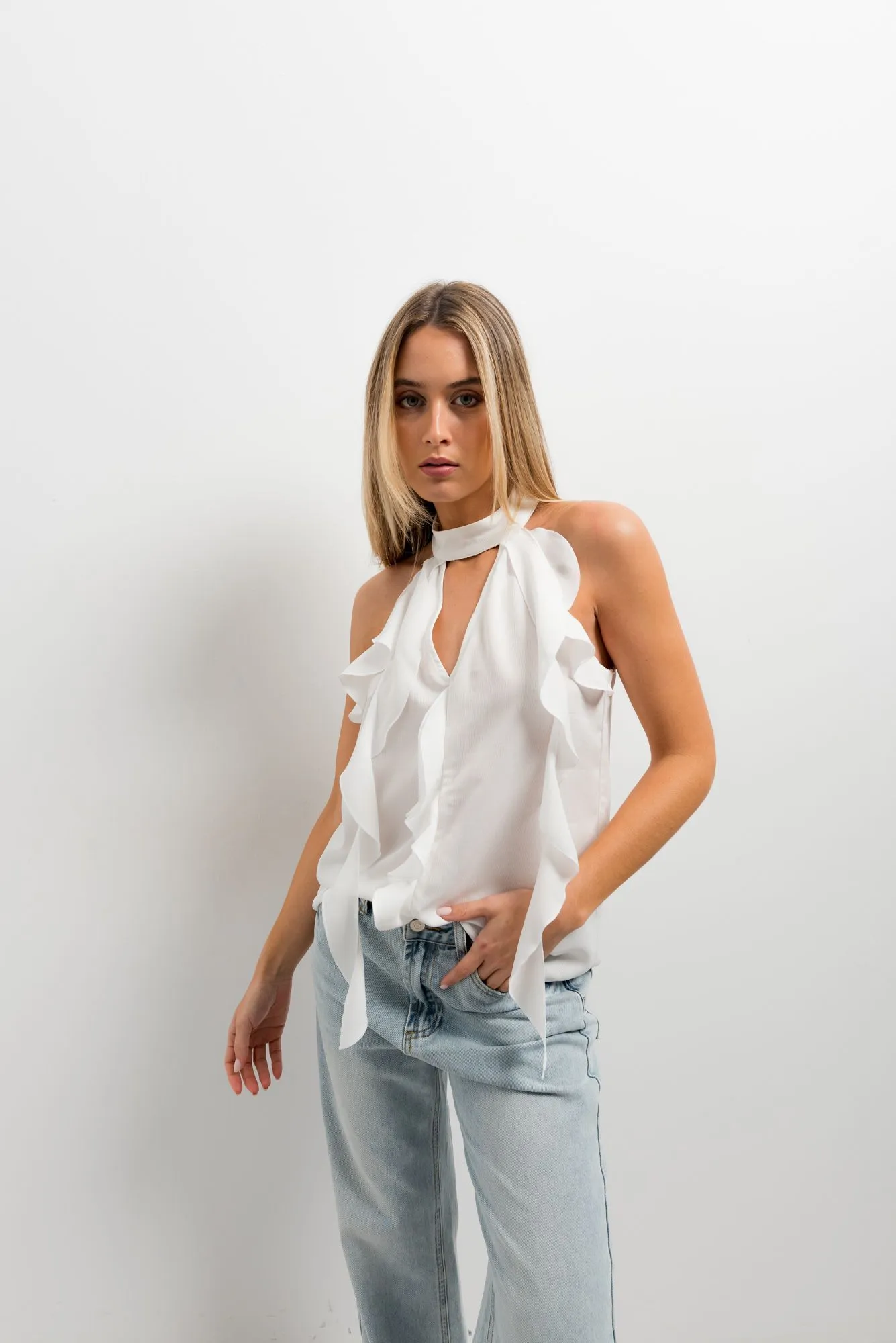 Cuerpo con volantes escote pico para mujer color crudo
