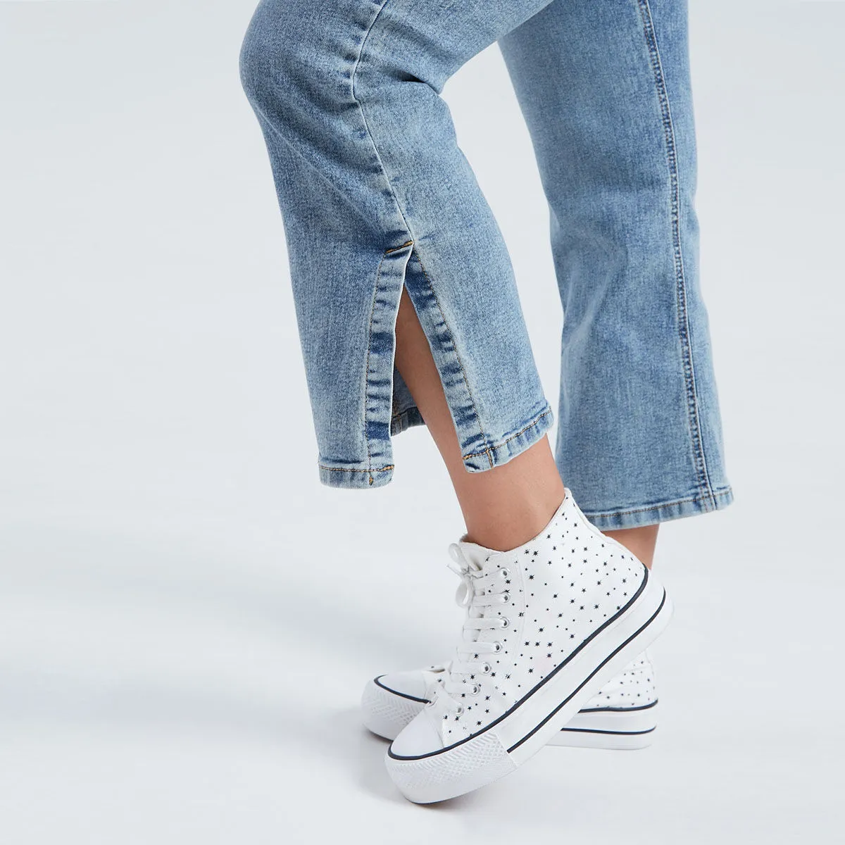 Jean Cropped Flare Con Aberturas