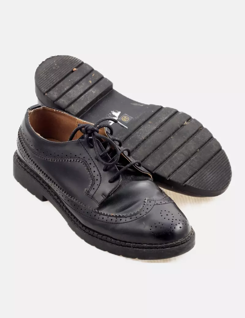 Jennifer Zapato negro casual