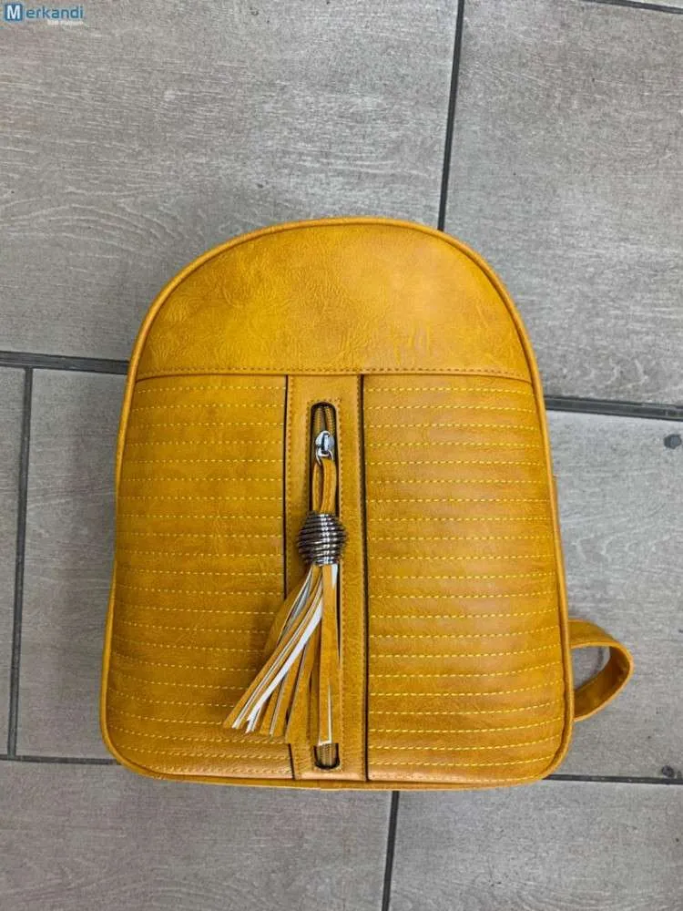 MOCHILA PARA MUJER MUSTARD  MODELO DE ECOCUERO CON CREMALLERA, MODA 2023  REF: B19071912