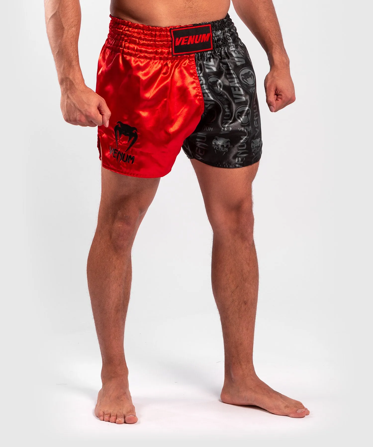 PANTALONES CORTOS VENUM LOGOS MUAY THAI  NEGRO/ROJO