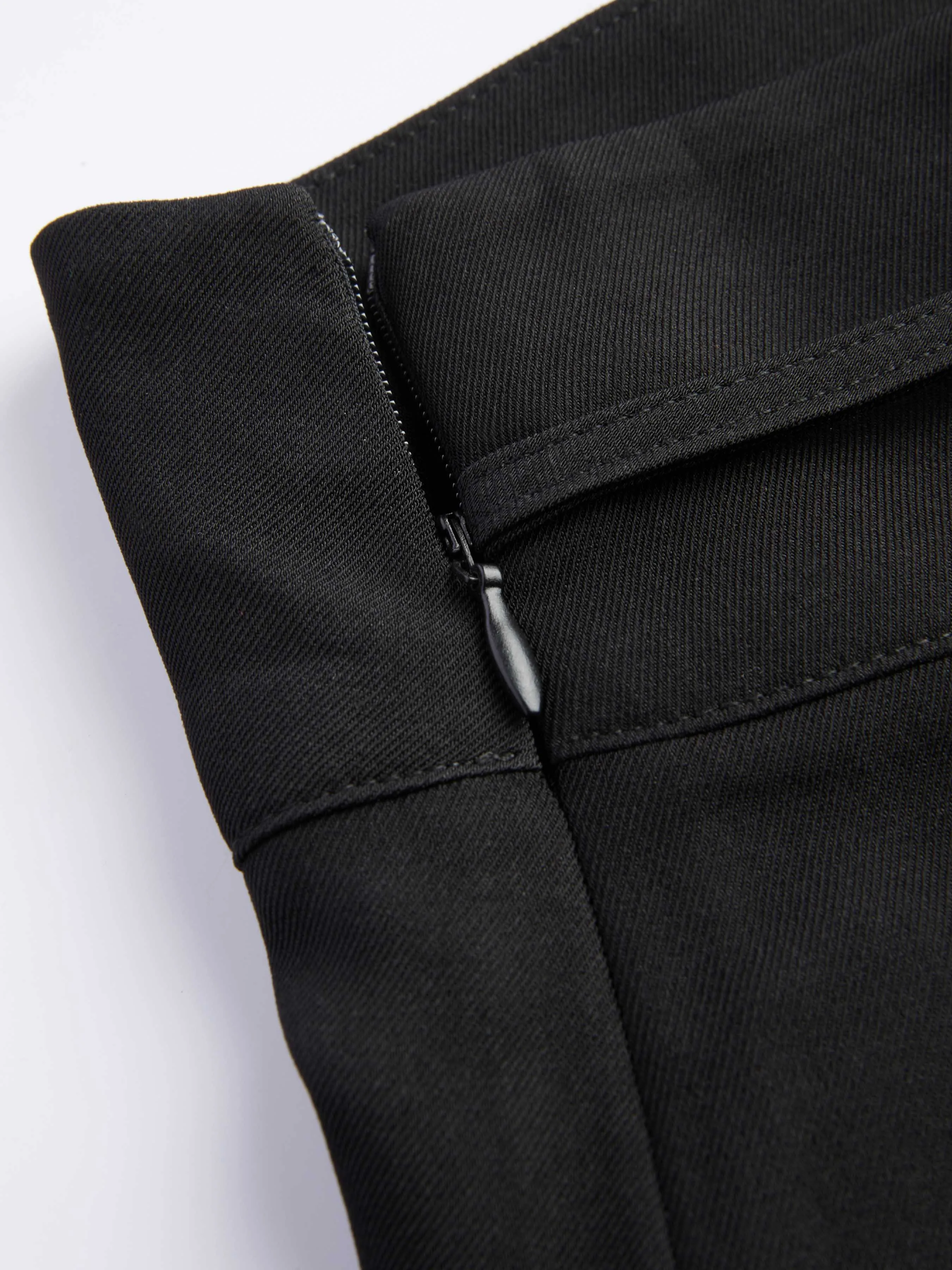  Pantalón Corto Plisado con Cinturón