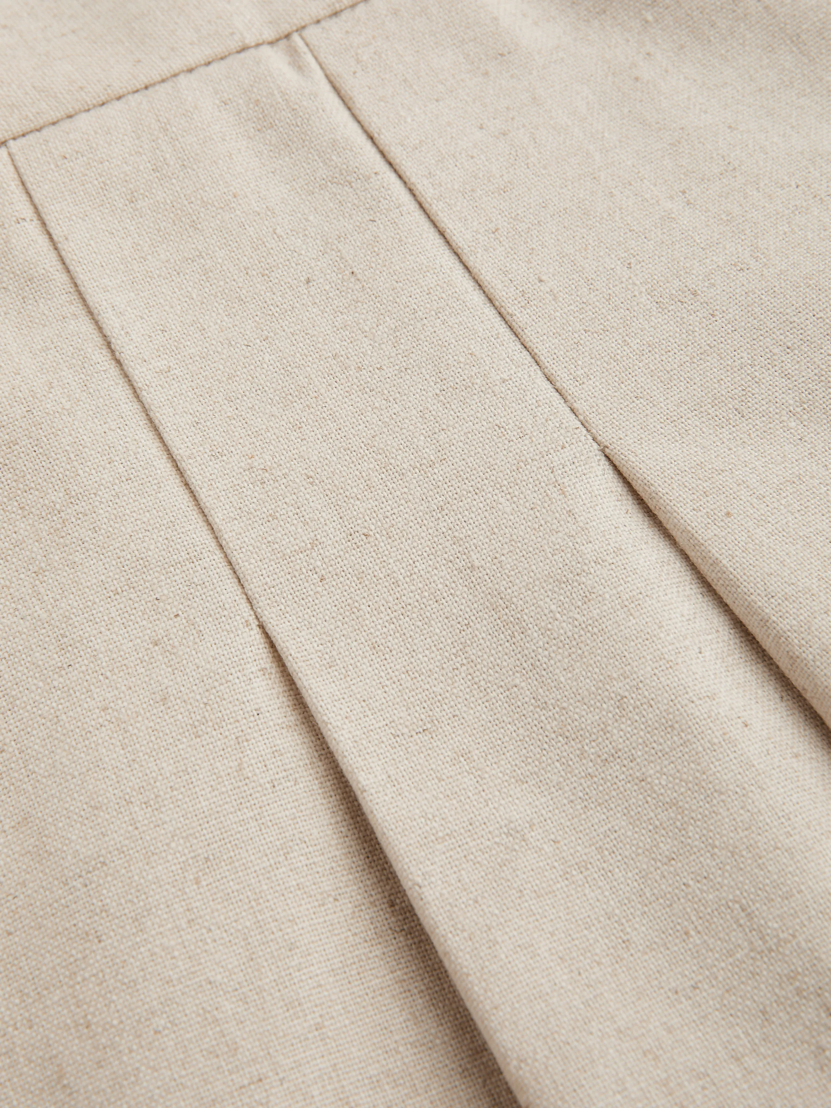 Pantalón corto plisado de lino con bolsillos y cintura media Curvy