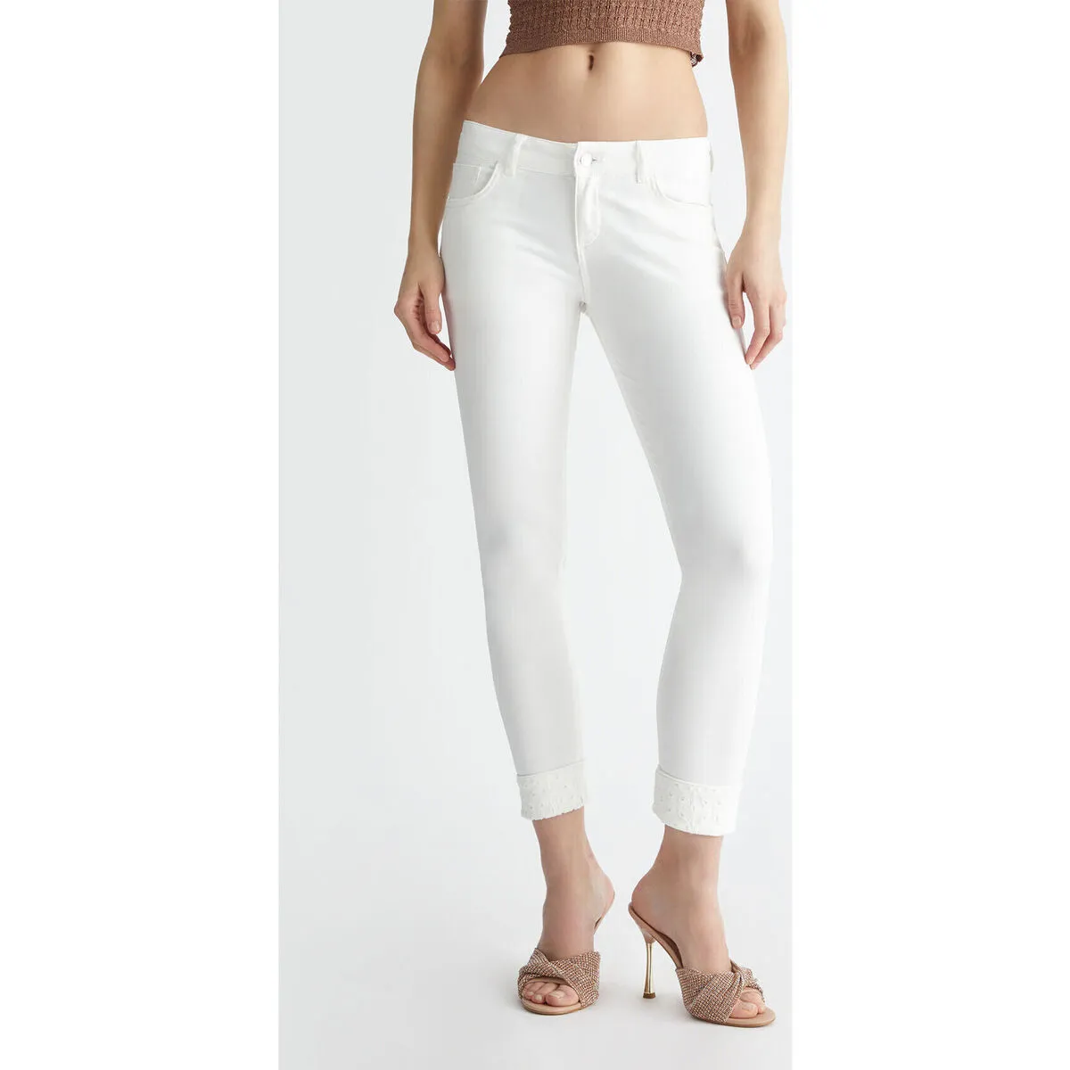 Pantalón pitillo con bordados