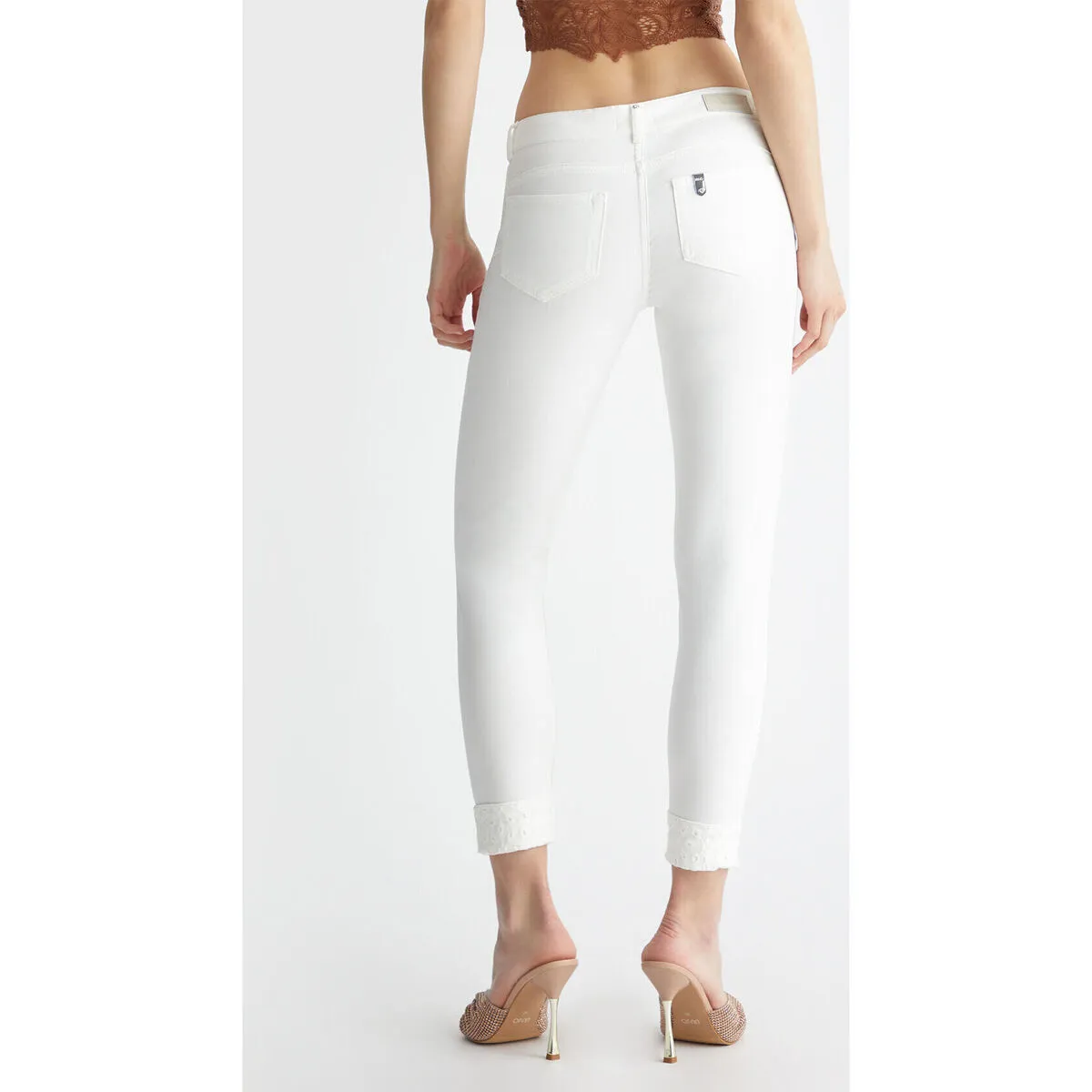 Pantalón pitillo con bordados