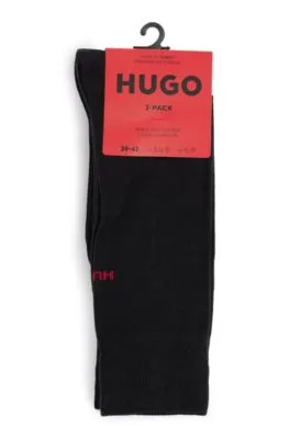 Paquete de tres pares de calcetines de largo estándar con detalles de logo