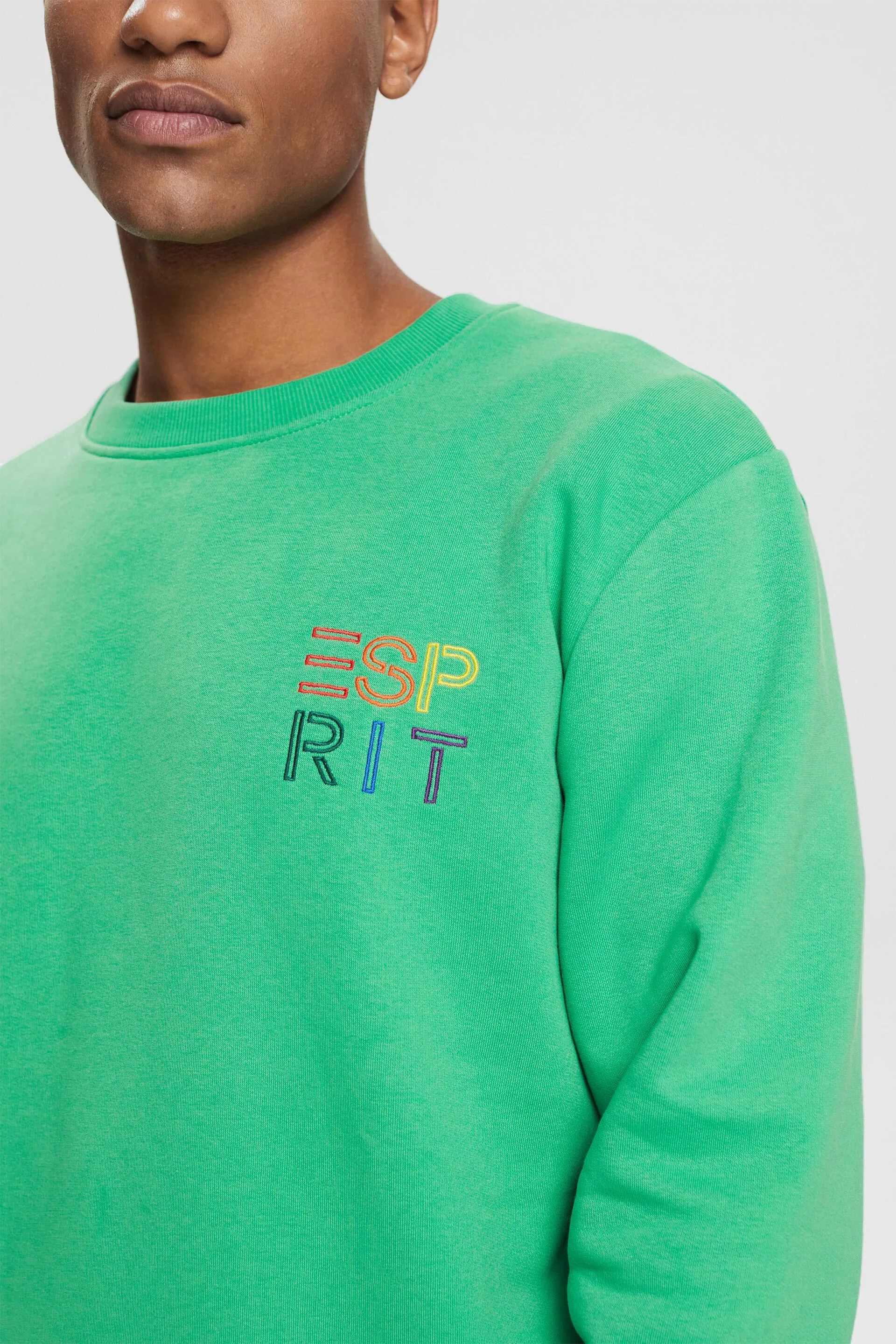 Sudadera con logotipo bordado