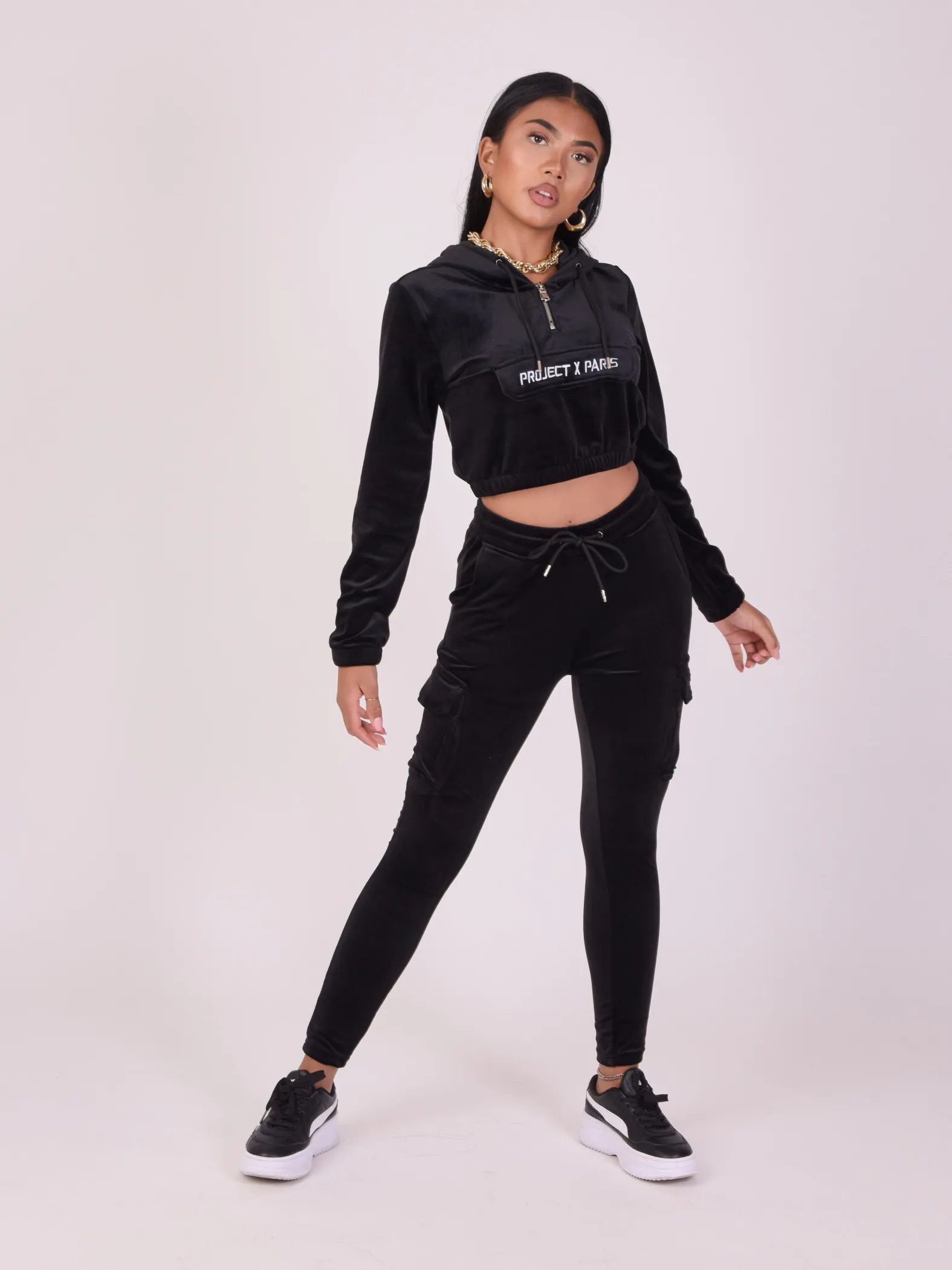 Sudadera corta de terciopelo con capucha