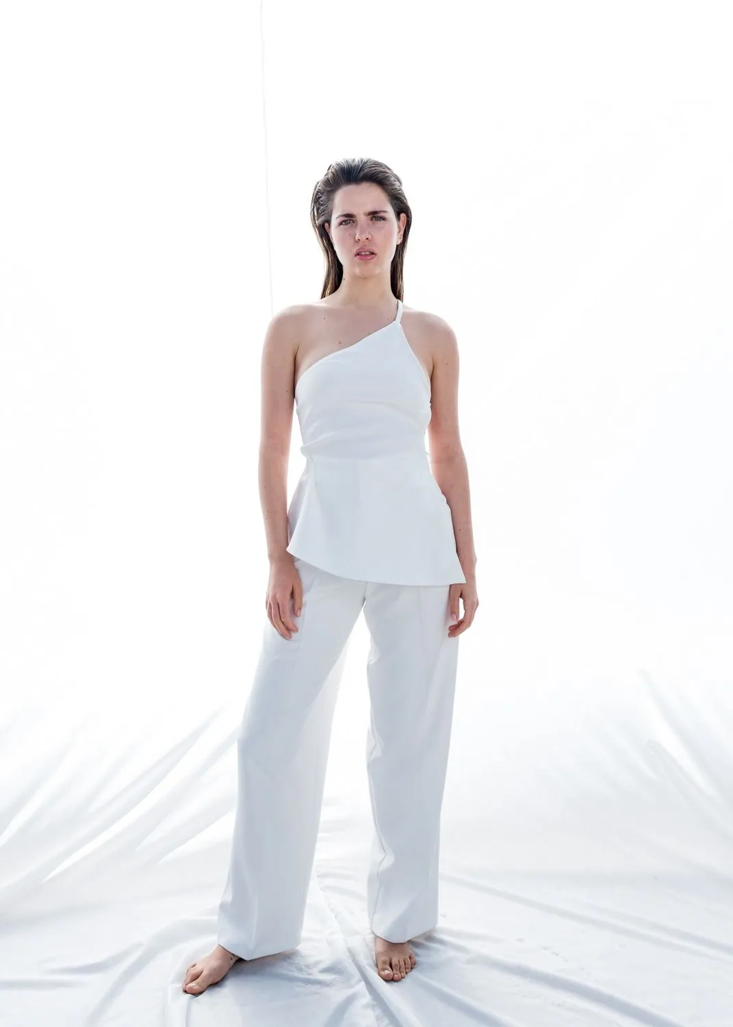 Top asimétrico con tirante para mujer