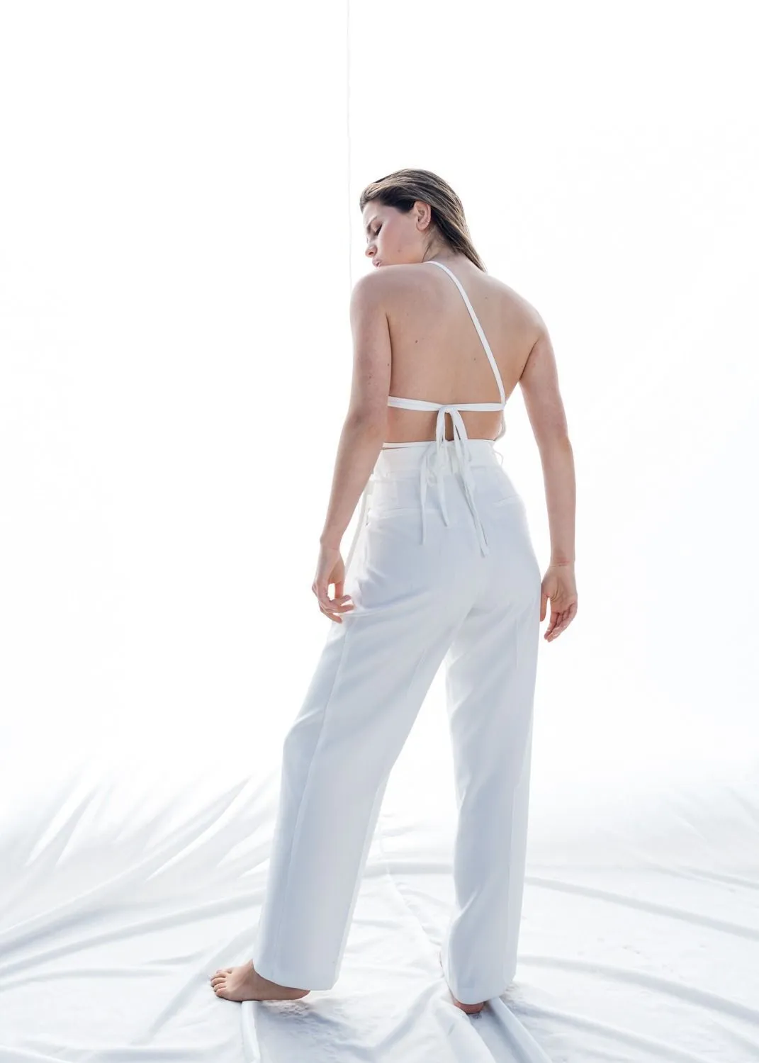 Top asimétrico con tirante para mujer