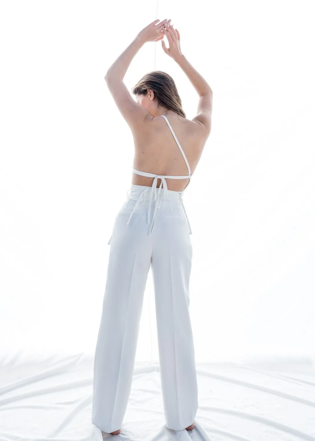 Top asimétrico con tirante para mujer