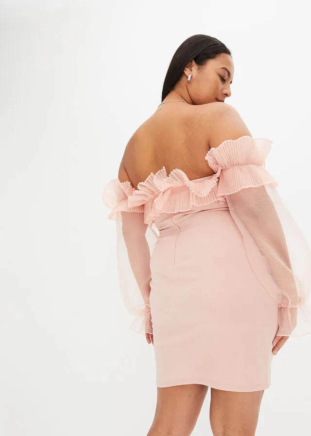 Vestido con mangas de malla rosa pálido