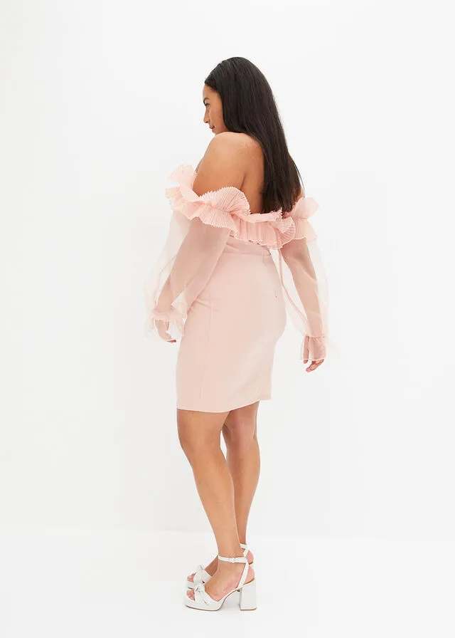 Vestido con mangas de malla rosa pálido
