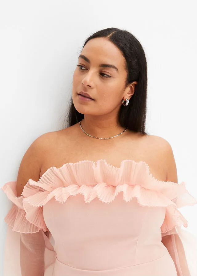 Vestido con mangas de malla rosa pálido