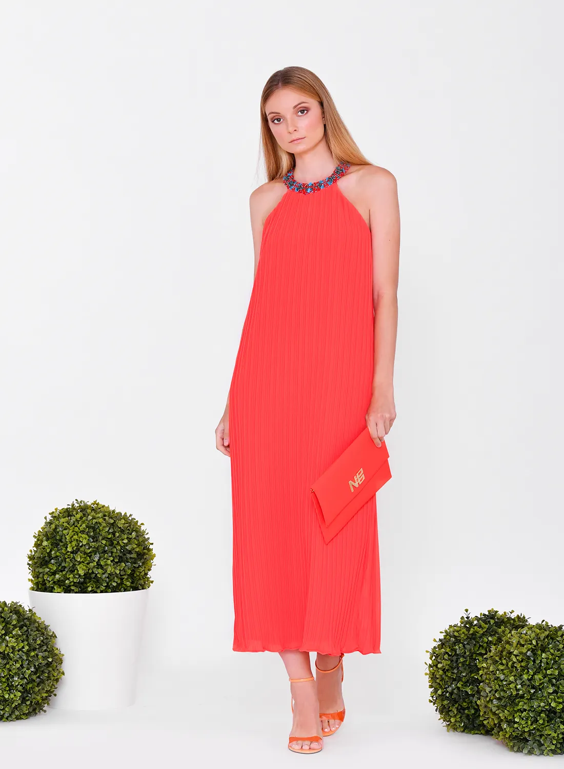 Vestido corte midi plisado invitadas 2023