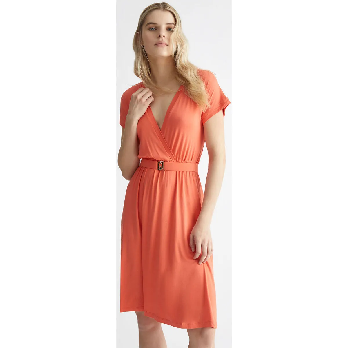 Vestido corto con logotipo