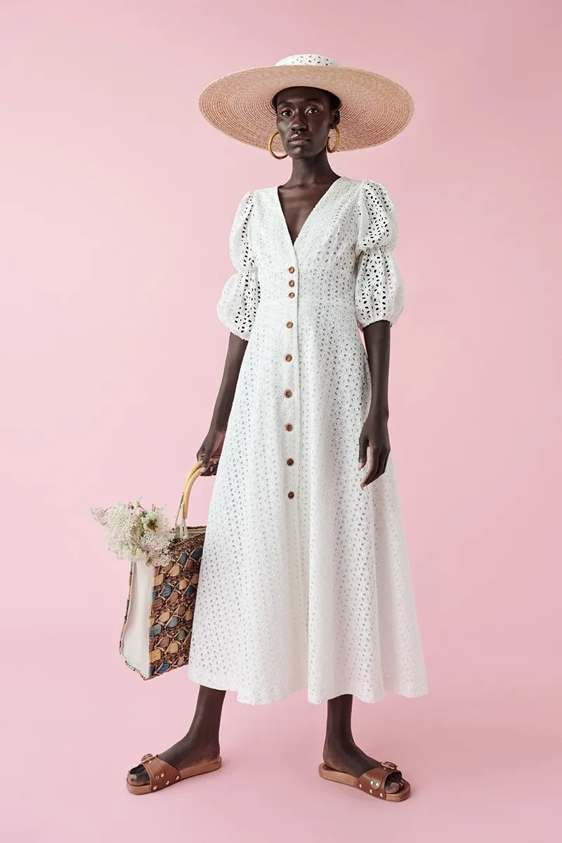 Vestido midi troquelado blanco con mangas abullonadas Bassa
