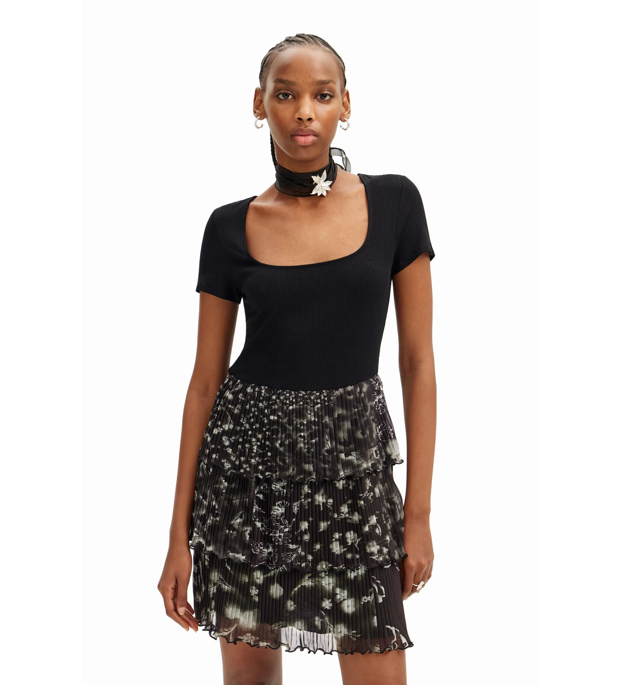 Vestido mini combinado plisado negro