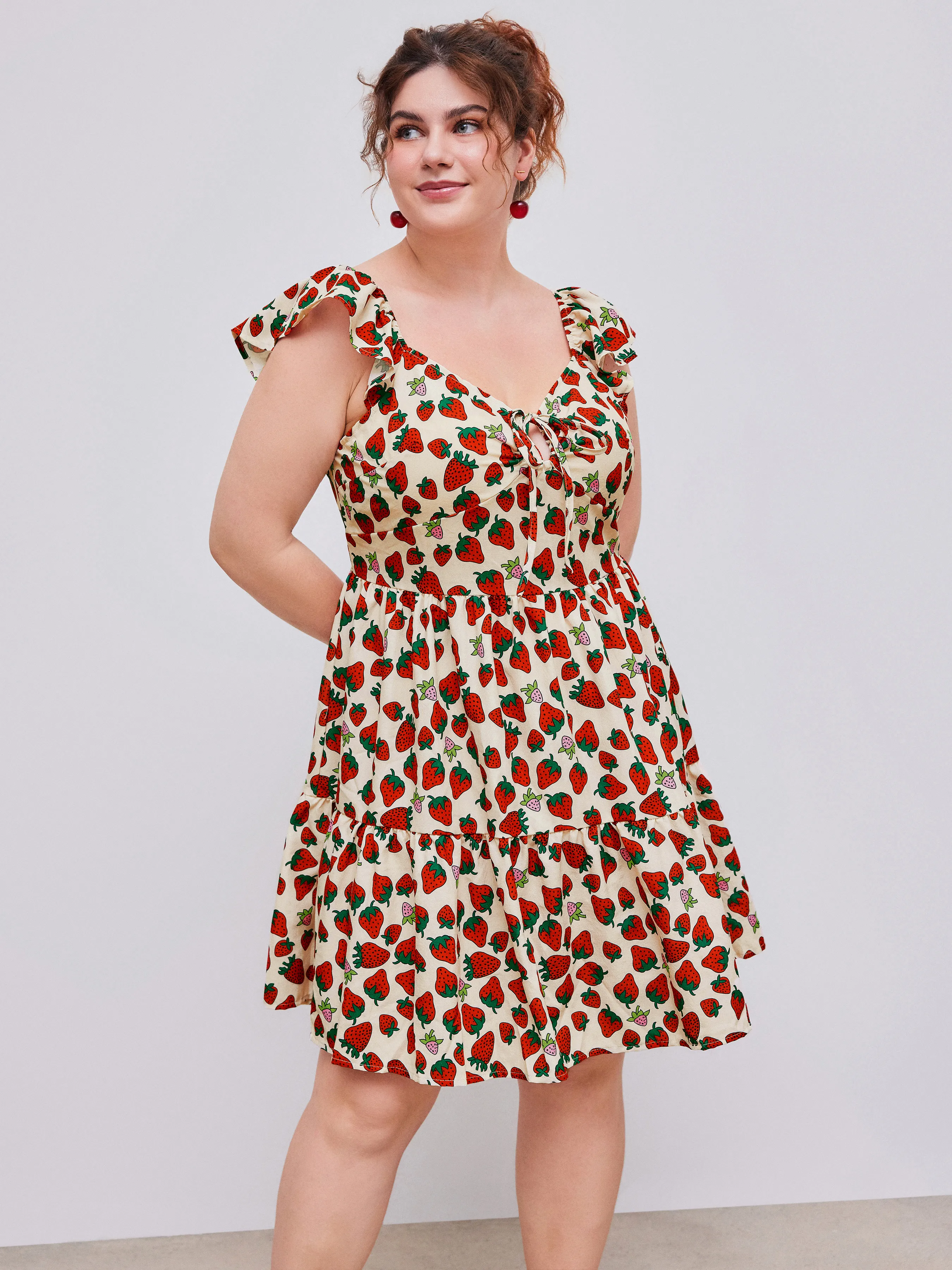 Vestido Mini Tejido con Gráfico de Fresa y Volantes Anudados Curvy