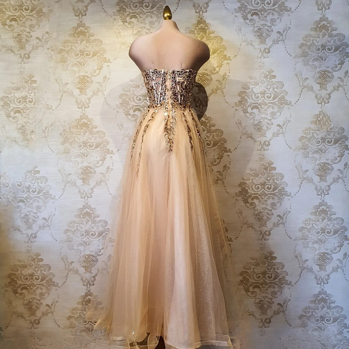Vestido Oro Largo Strapless de Fiesta Elegante