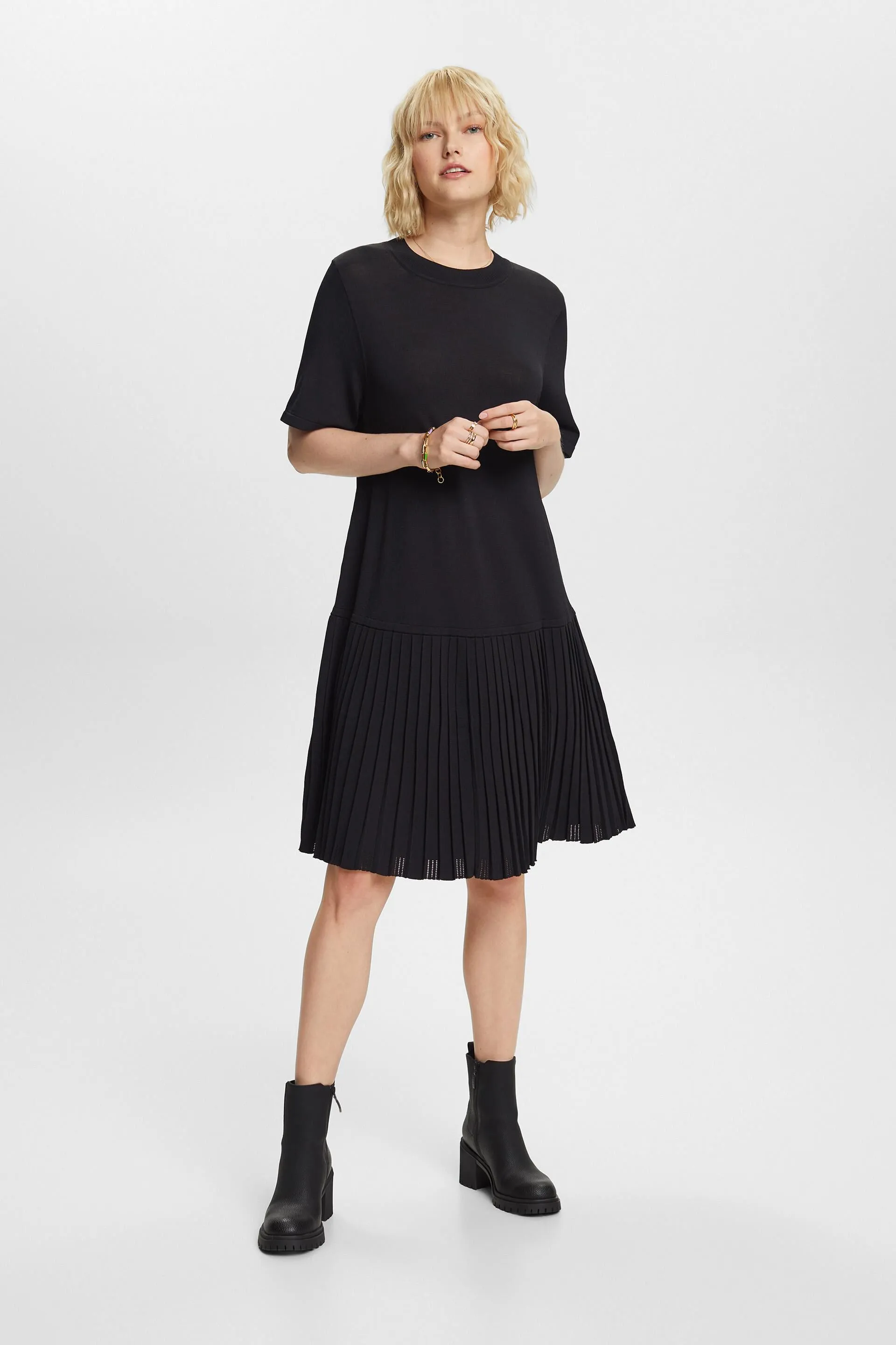 Vestido plisado con cintura baja