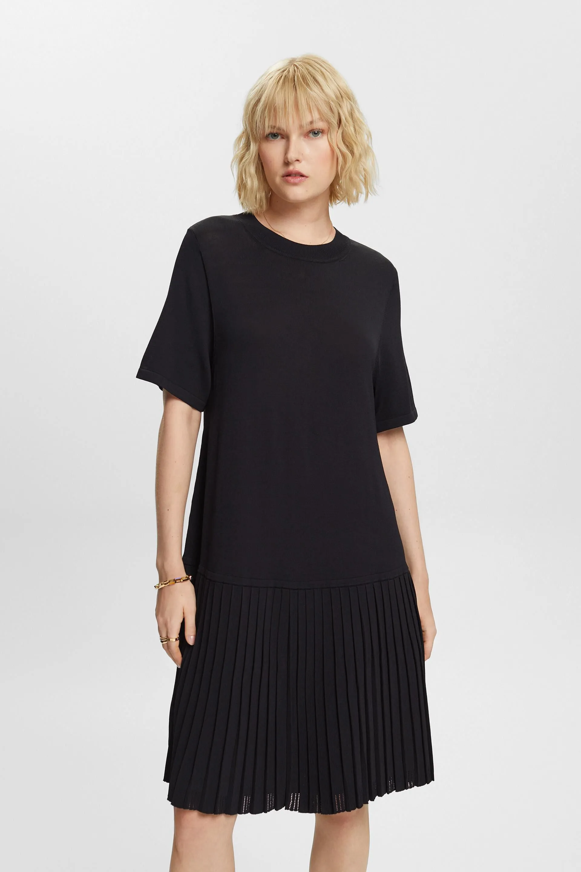 Vestido plisado con cintura baja