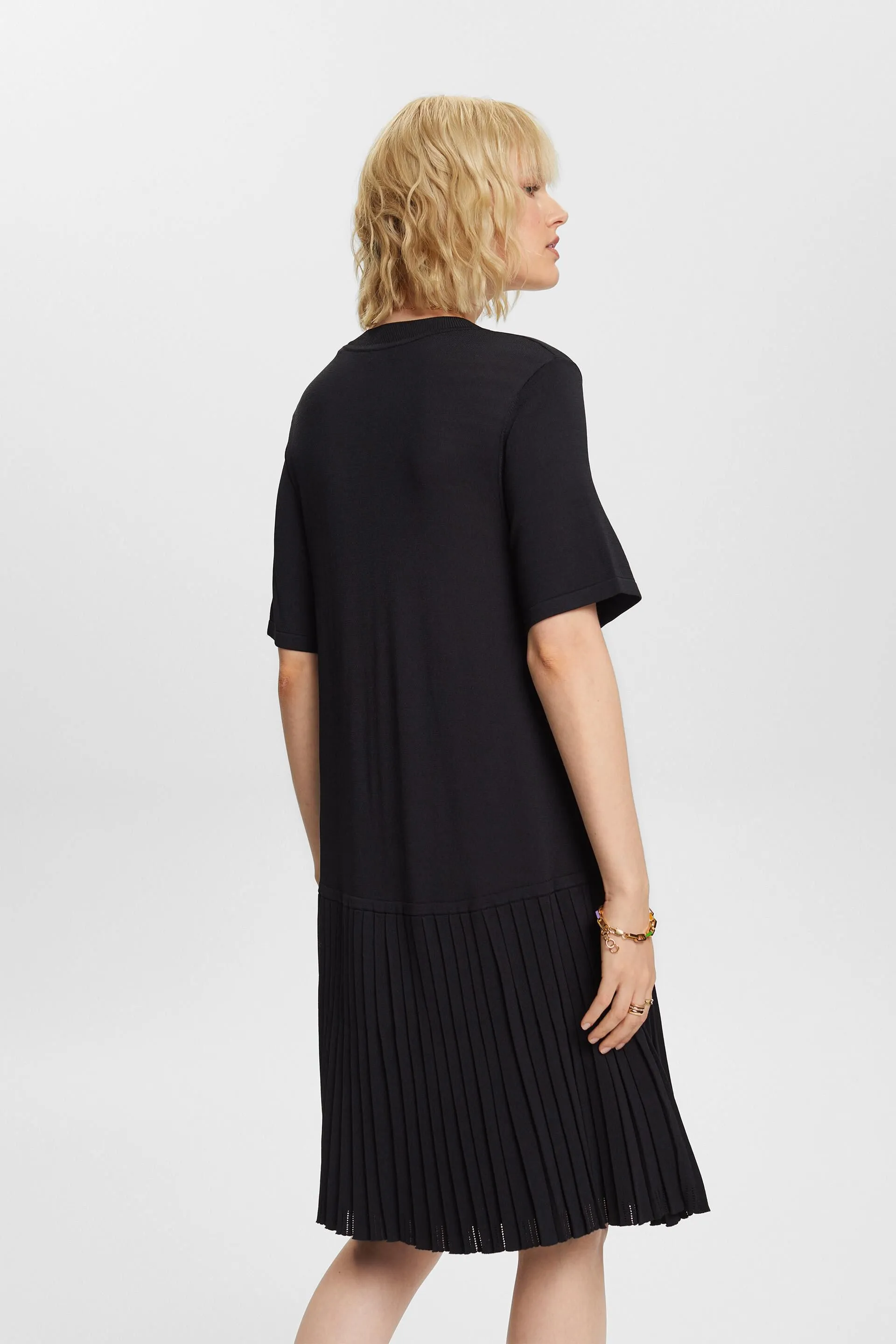 Vestido plisado con cintura baja