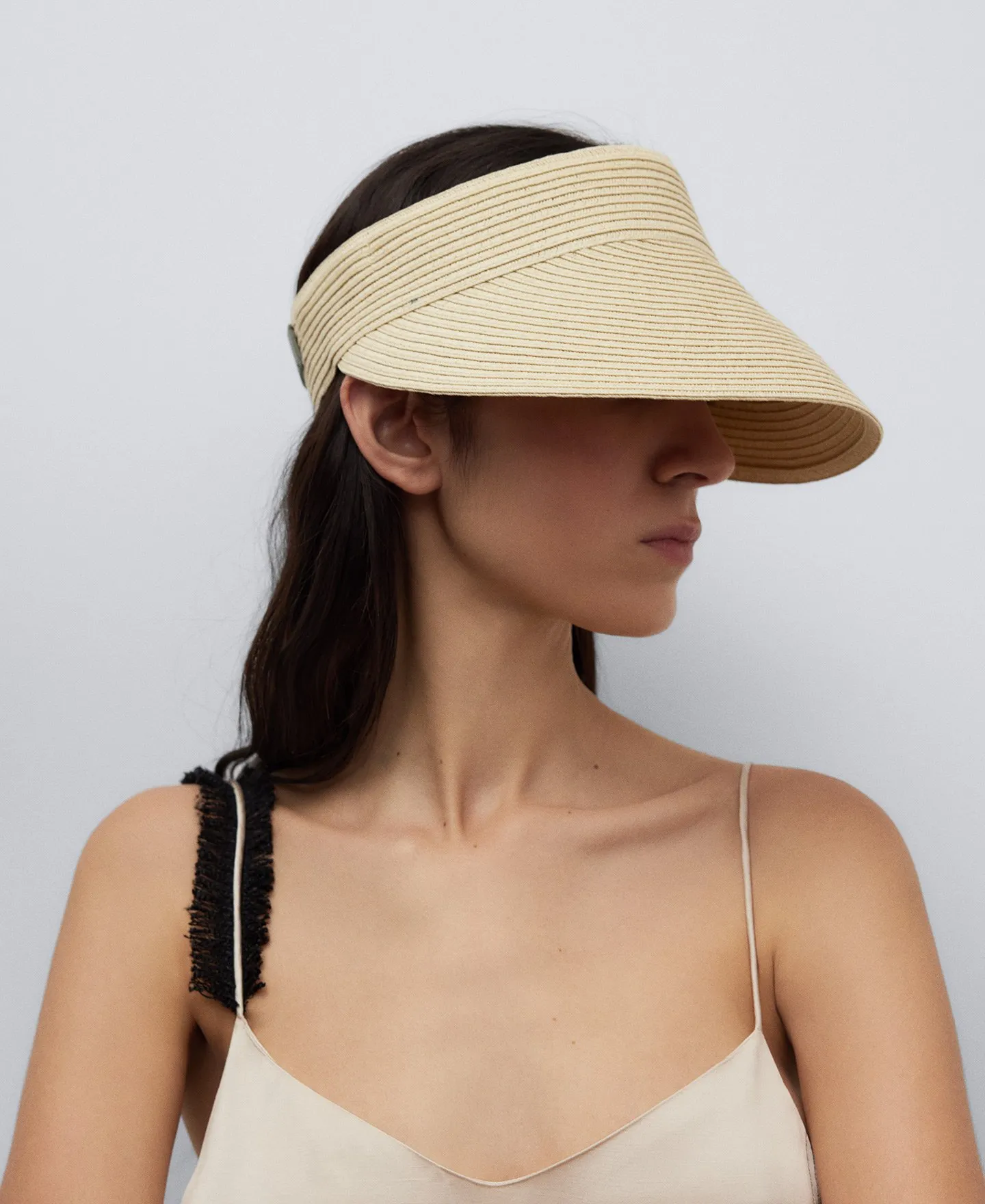 Visera efecto rafia mujer