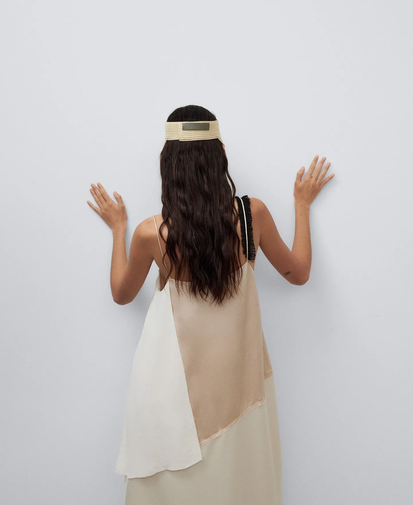 Visera efecto rafia mujer